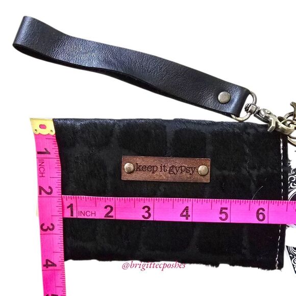 KEEP IT GYPSY Leather LV Accent Wristlet Purse - Picture 8 of 9